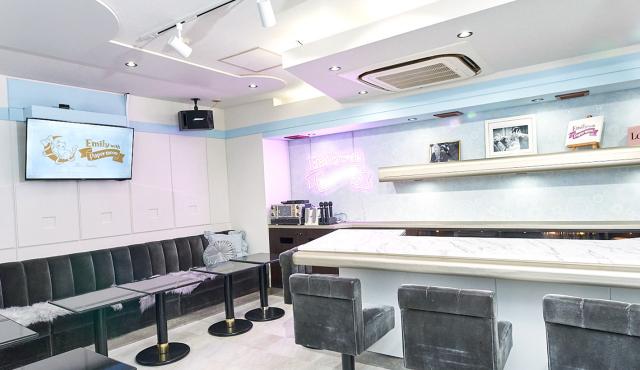 Emily with Paper moonの求人画像